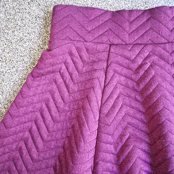 NWT H&M chevron flared mini skirt in XS - Picture 3 of 9